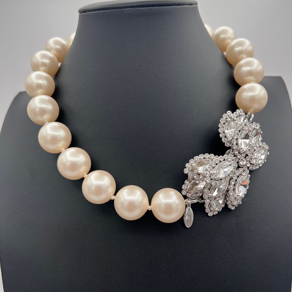 ANN TAYLOR Rhinestone Faux Pearl Necklace 
18" Signed - Picture 3 of 7